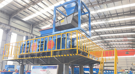 大型全自動(dòng)液壓對(duì)輥制砂機(jī)價(jià)格多少錢(qián)